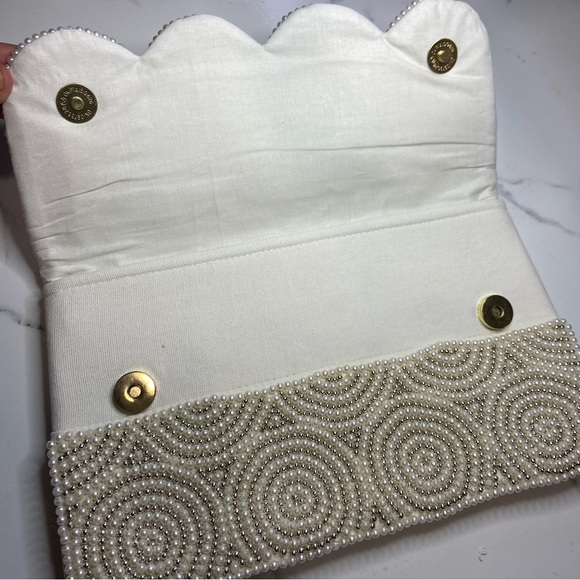 NWOT Lulus My Magic Moment White Pearl Clutch - Picture 5 of 10